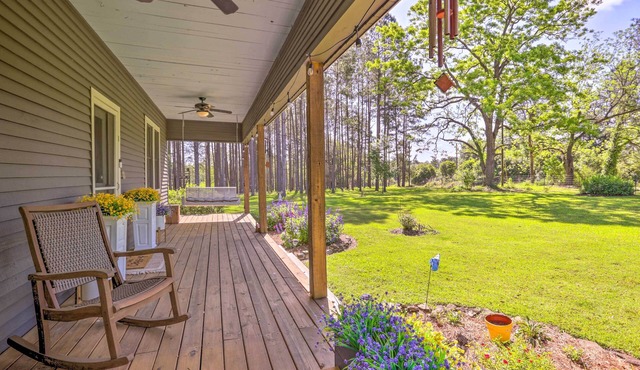 Peaceful Cairo Farmhouse w/Barn & Fire Pit