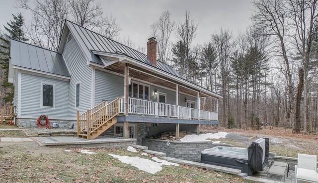 Peaceful Cavendish Retreat w/Hot Tub & Fireplace!