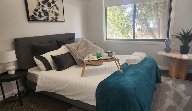 Peaceful, centrally located, 2 bedroom cottage minutes walk to Morwell CBD.