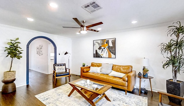 Peaceful centrally located home with a pool, grill, & game tables - dog-friendly