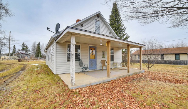 Peaceful Channing Retreat: 3 Mi to Lake Access!