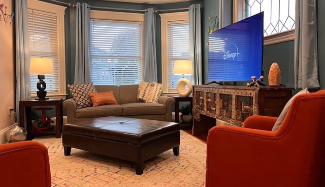 PEACEFUL CHARM - Humble Luxury minutes from Boston, Beach & Casino