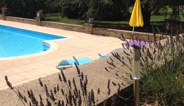 Peaceful charming rental, 2 people, swimming pool