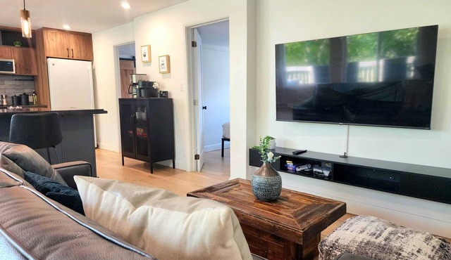 Peaceful CityView Hot Tub| 2 Parking | EV Charger
