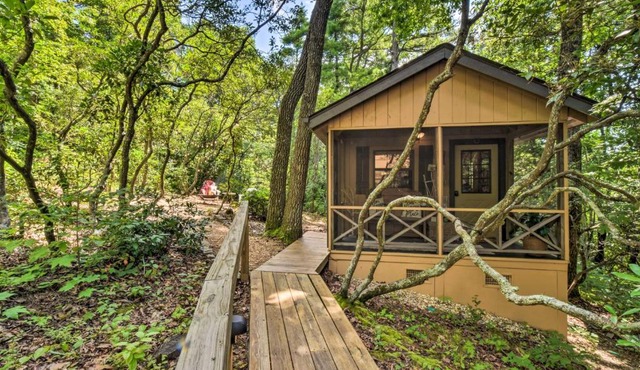 Peaceful Clayton Carriage House with Fire Pit!