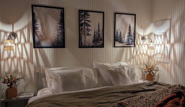 Peaceful, clean and cozy hideaway cottage to unwind and relax.