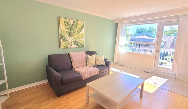 Peaceful, Clean, and Restorative Stay in Etobicoke – Ideal for Quiet Travelers