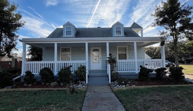 Peaceful Coastal Home Walk to Beach Near Golf Private Parking.