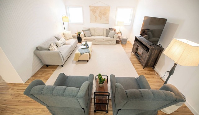 Peaceful, Comfy 1BR Apartment - Easy Drive to Everything in Central Indiana