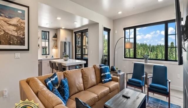 Peaceful Condo|Ski In/Out|3 Balconies|gas fireplace