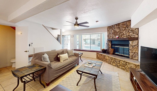 Peaceful condo with patio, pool/hot tub, gym, and fireplace