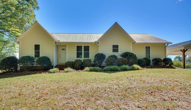 Peaceful & Convenient Country Retreat in Lexington