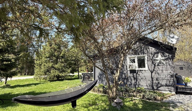 Peaceful Cottage for 2 – Fire Pit, BBQ & Nature!