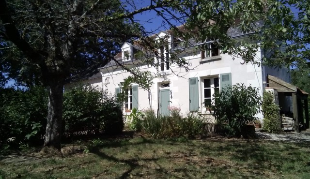 Peaceful cottage with large garden, quiet getaway, 20 minutes Zoo St-Aignan