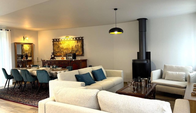 Peaceful cottage in Allier for 8 guests, garden, pets allowed