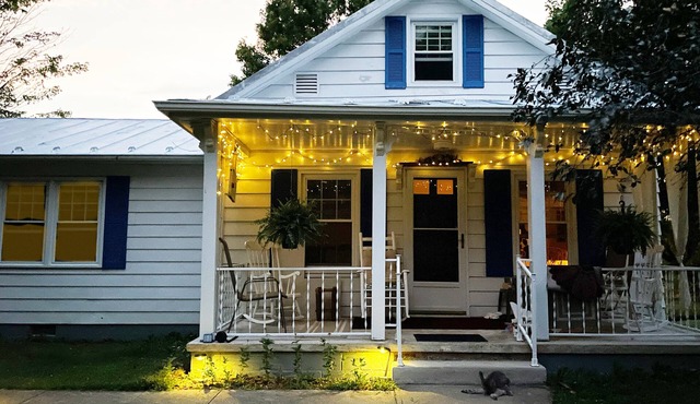 Peaceful cottage in farmland - close to Luray, Shenandoah River & National Park