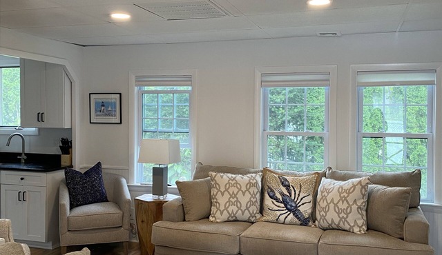 Peaceful Cottage in the Heart of Osterville Village Walk to Shops & Restaurants