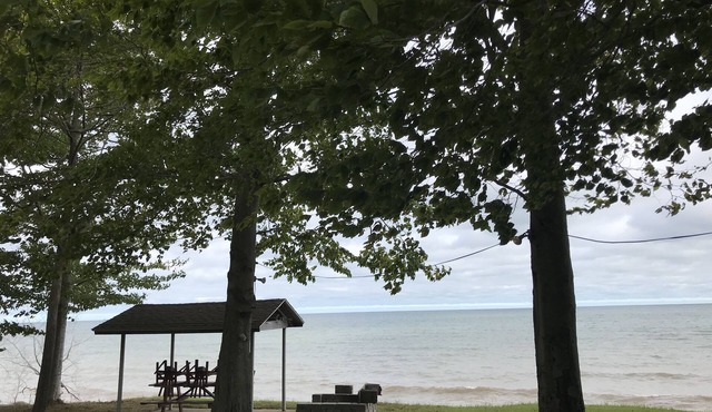 Peaceful cottage on Lake Ontario