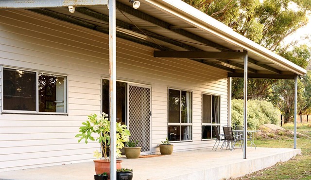 Peaceful cottage retreat an hour from Melbourne