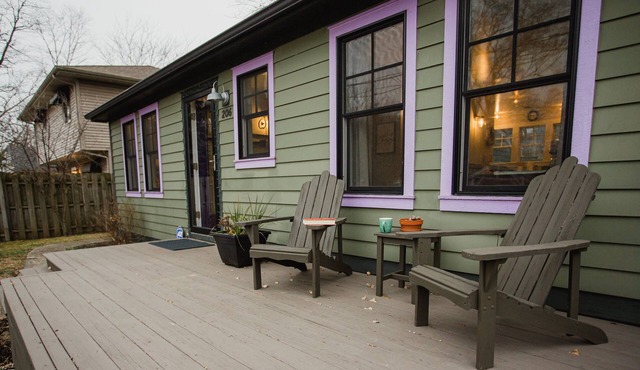 Peaceful Cottage/Private Parking & Backyard/Strong WiFi/Walk to Sheridan Beach!