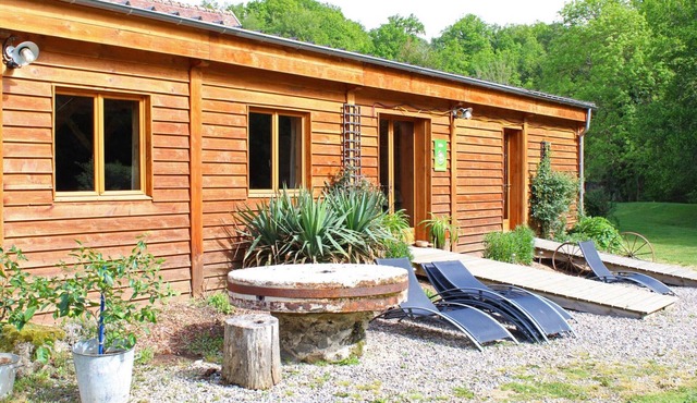 Peaceful cottage with pool, sauna, and pets allowed