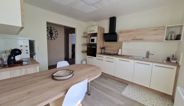 Peaceful Country House with River Views, Near Verdun - Sleeps 5