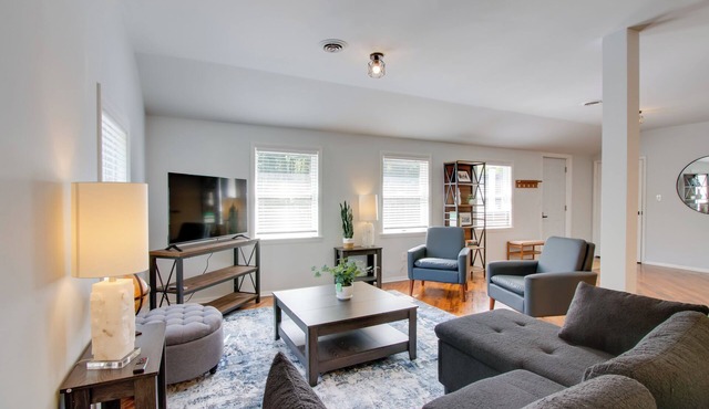 Peaceful Country Apt: Extended Stays Welcome!