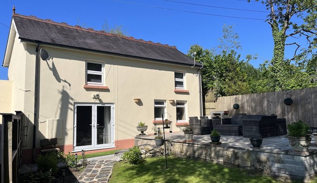 Peaceful Country Cottage near Carmarthen