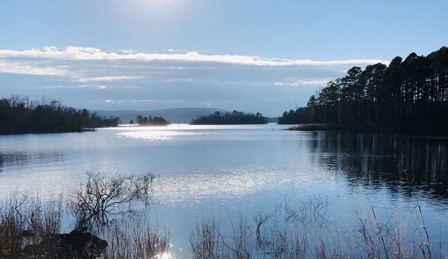Peaceful Country Cozy home semi secluded minutes to North end of Lake Ouachita.