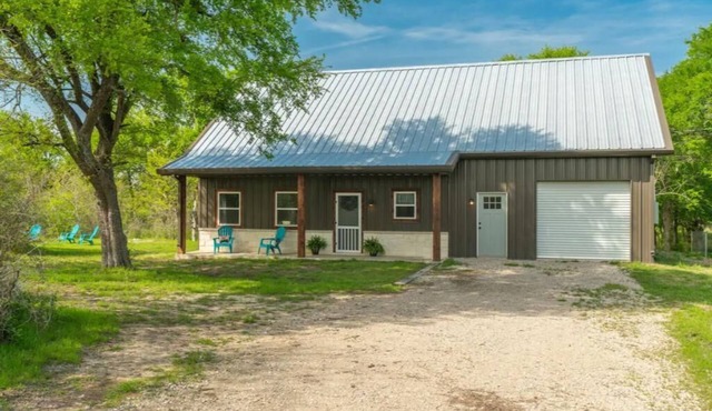 Peaceful Country Escape - Minutes to Town & Attractions