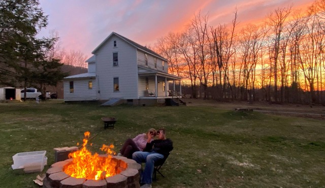 Peaceful Country Farmhouse Located in a Private Nature Setting