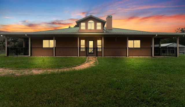 Peaceful country Getaway Sleeps 8