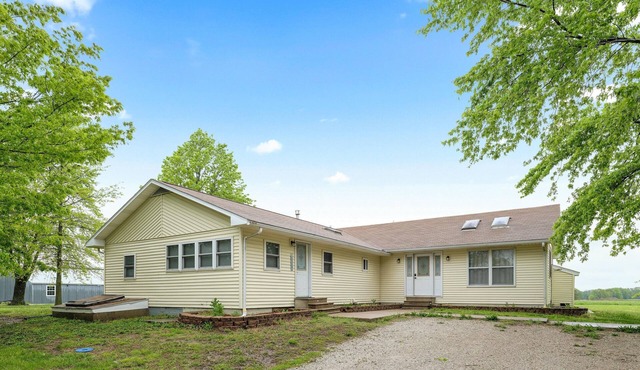 Peaceful Country Home near Sheldon, MO