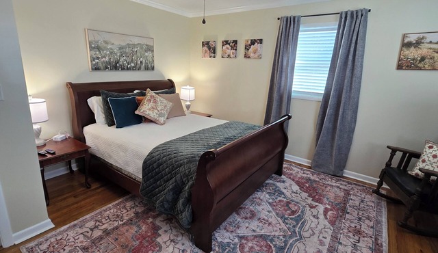 Peaceful country home on hwy to FL, convenient to town and restaurants.