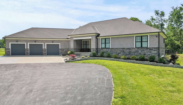 Peaceful Country Living Close to the City!