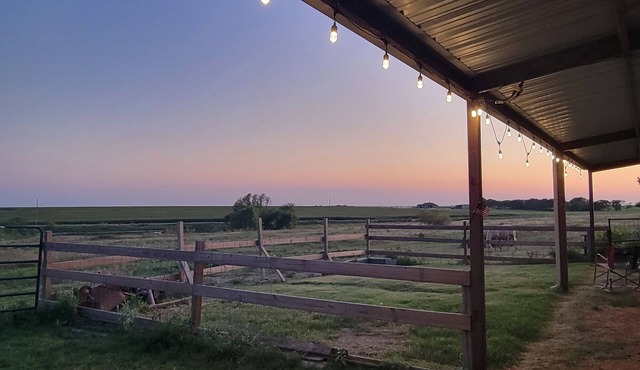 Peaceful country relaxing within 15 minutes of Waco and Magnolia.
