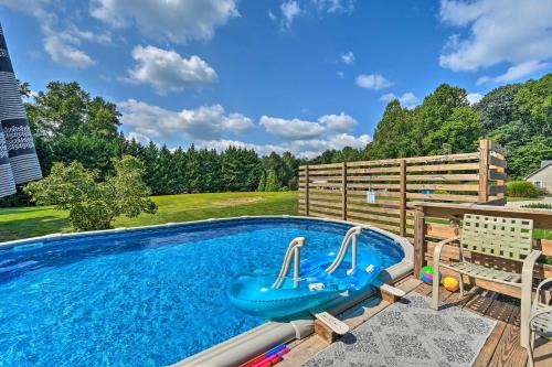 Peaceful Country Retreat with Easy Highway Access!