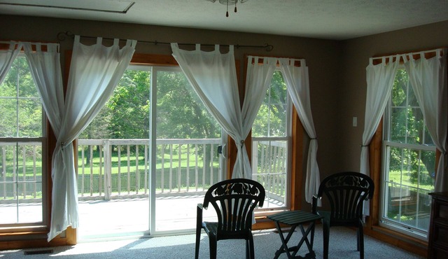 Peaceful Country Setting Off the Beaten Path Close to Everything