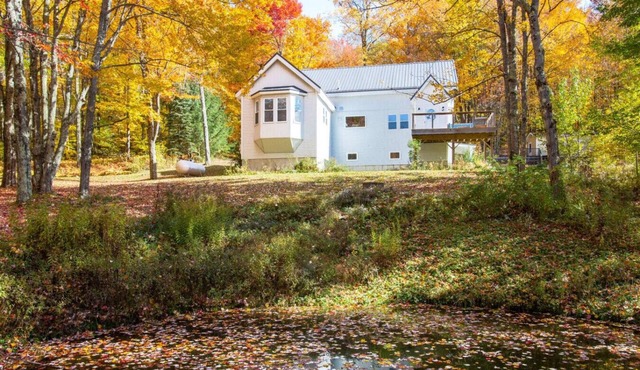 Peaceful Country Getaway | Spacious Home in a Prime Spot