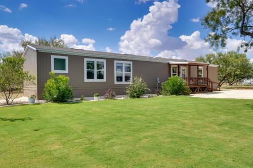 Peaceful Countryside Home w/Yard in Hawley