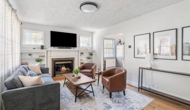 Peaceful & Cozy 2 BR Unit with Large Fenced Backyard-Family & Pet Friendly