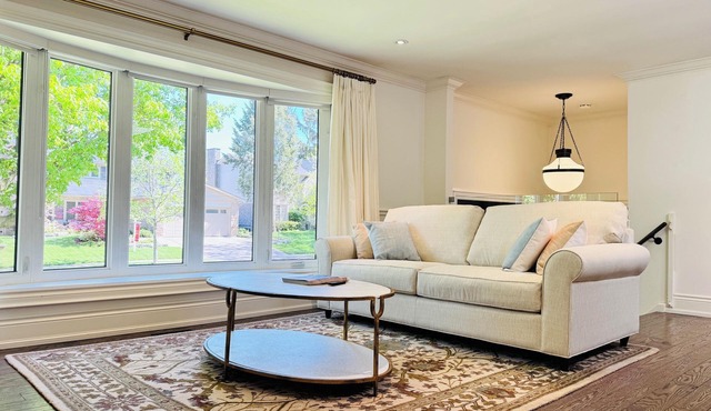Peaceful & cozy 4B home in SE Oakville