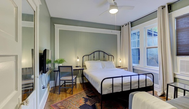 Peaceful Cozy Abode in Great Midtown Location!