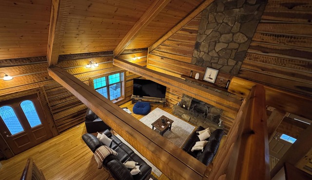 Peaceful, cozy cabin less than two miles from Cave Run Lake and I64.