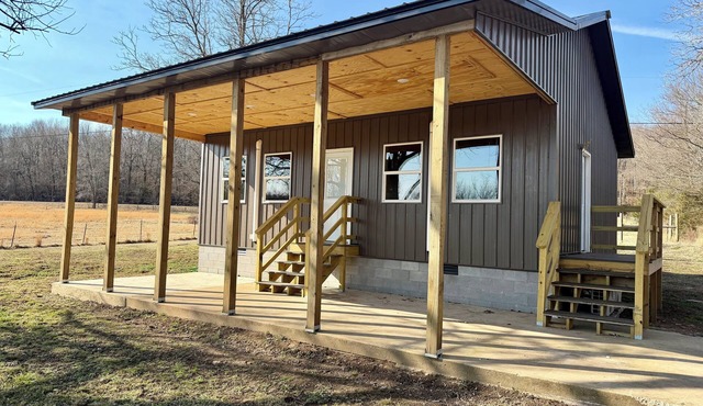 Peaceful Creekside Retreat on a Working Cattle Farm