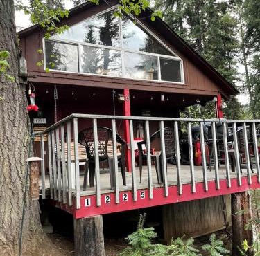 Peaceful Creekside Cabin with Fire Pit & Scenic Deck in Cascade, Idaho