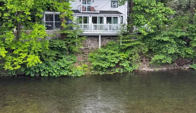 Peaceful Creekside Home - Private Water Access