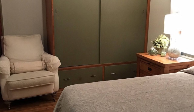 Peaceful Creekside Cottage