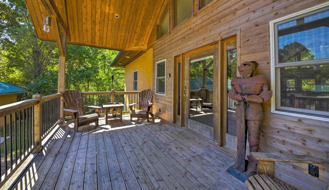 Peaceful Custom Carbondale Home w/Pool, Near SIU!