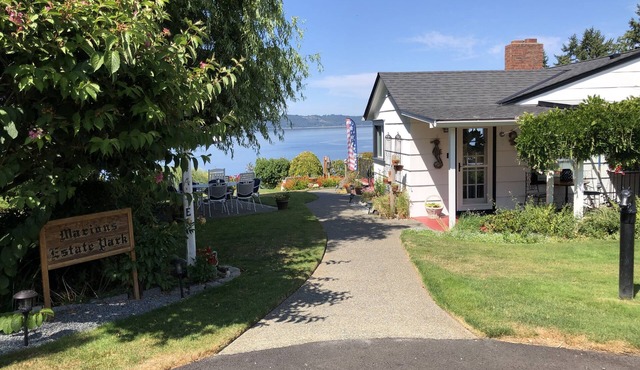 Peaceful Dash Point Cottage - Panoramic Water and Mountain Views